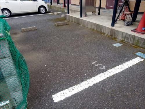 14/14 駐車場