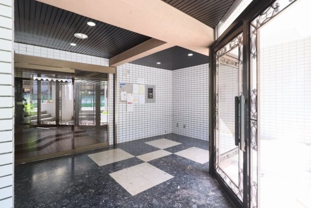 23/24 エントランス