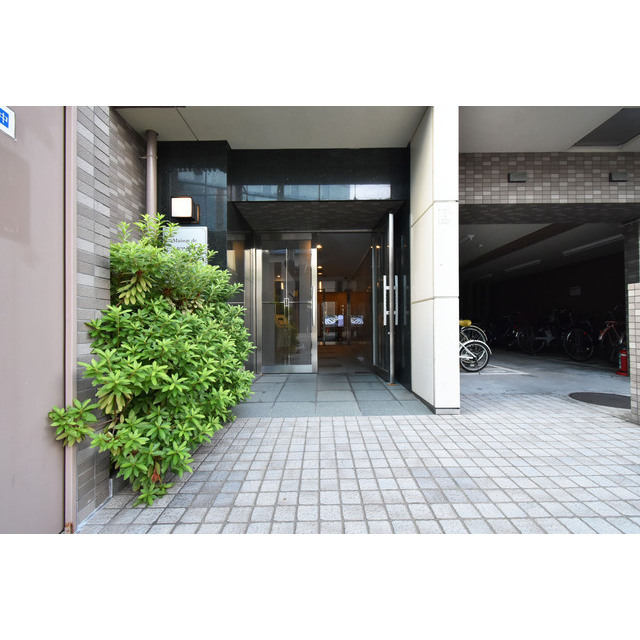 26/30 エントランス