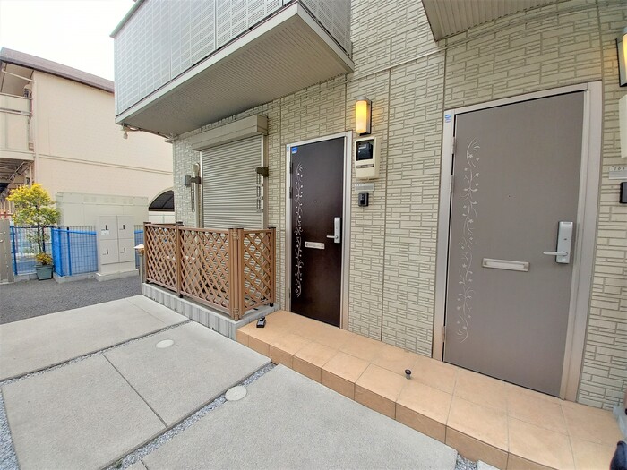 16/16 エントランス