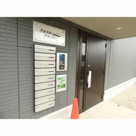 16/16 エントランス