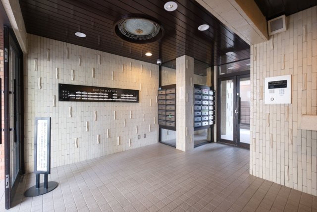 20/21 エントランス