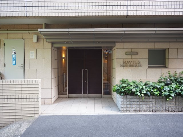 20/21 エントランス