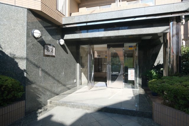 23/26 エントランス