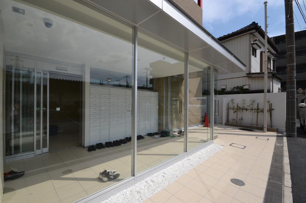 19/30 エントランス