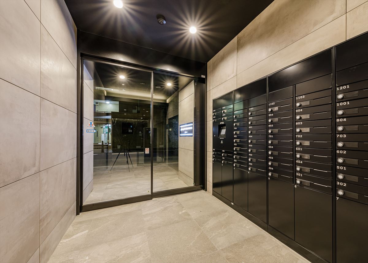 27/30 エントランス