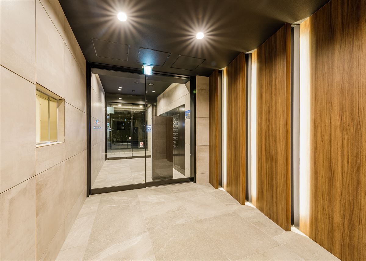 28/30 エントランス