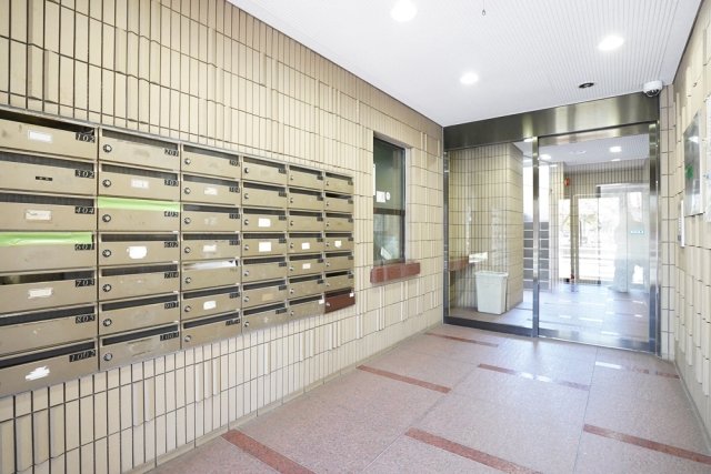 20/21 エントランス