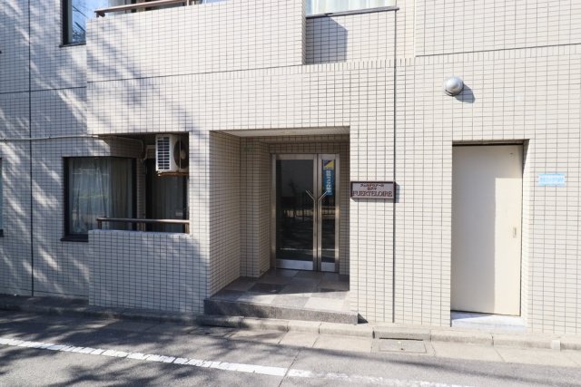 25/30 エントランス