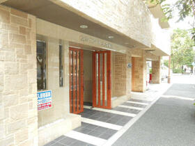 2/2 エントランス