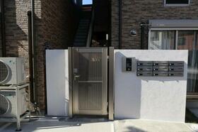 16/16 エントランス