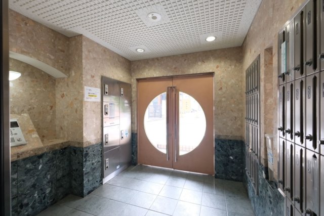 25/26 エントランス