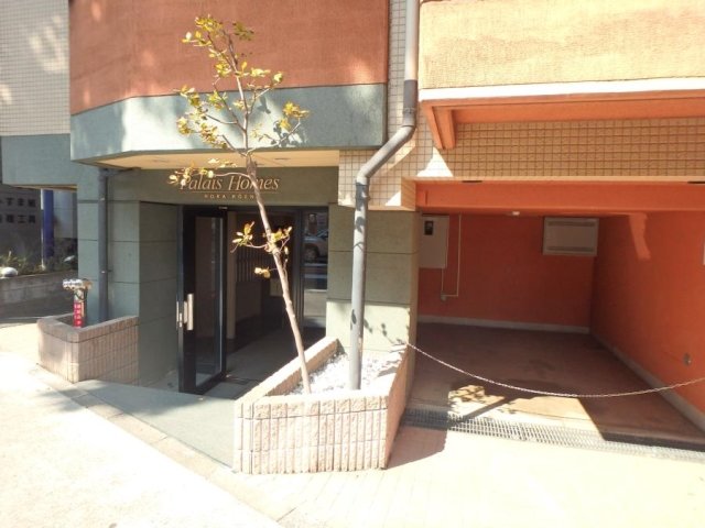 21/22 エントランス