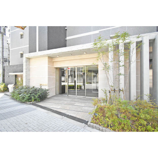 27/30 エントランス