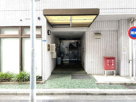 16/16 エントランス