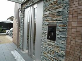 18/19 エントランス