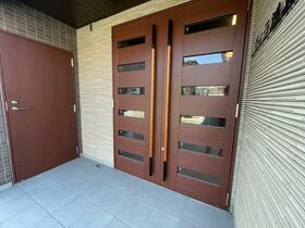 16/18 エントランス