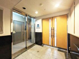 16/16 エントランス