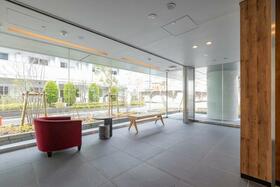 16/16 エントランス