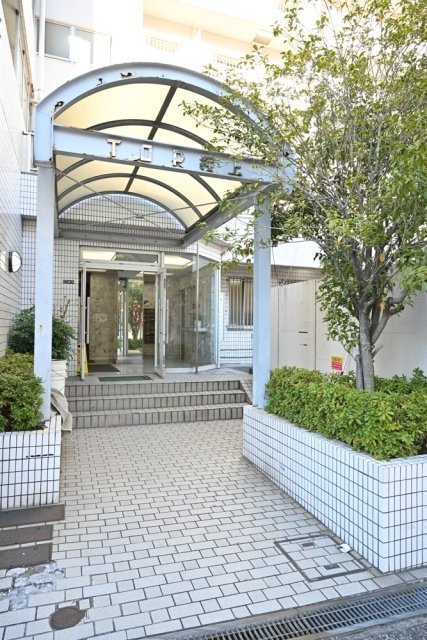 2/4 エントランス