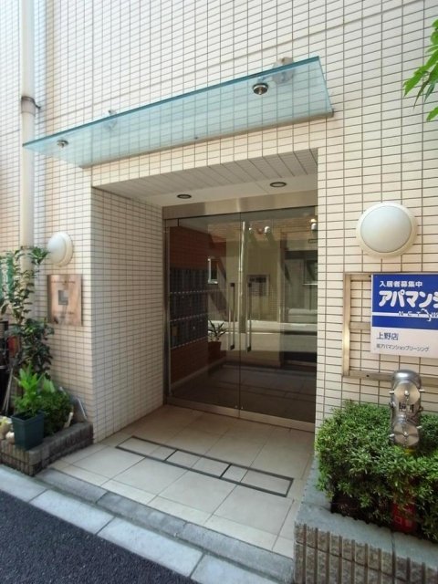 14/15 エントランス