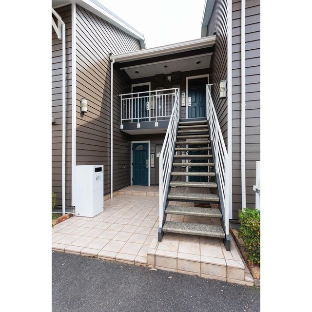 26/27 エントランス