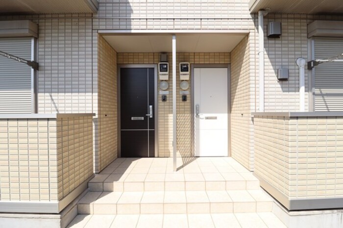 16/21 エントランス