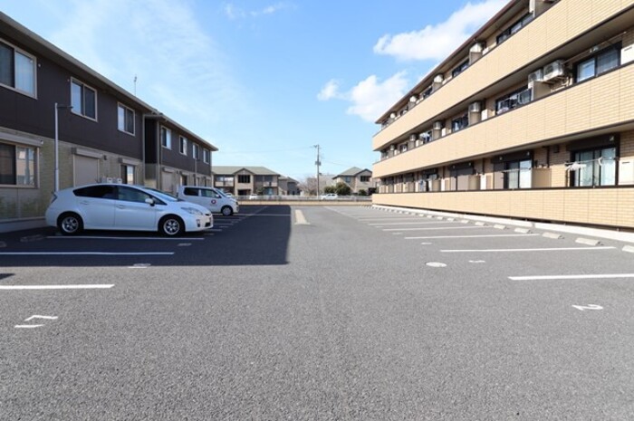19/28 駐車場