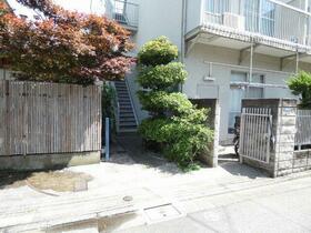 16/23 エントランス