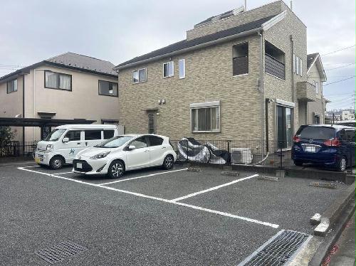 13/14 駐車場