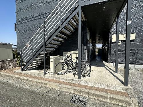 13/22 エントランス