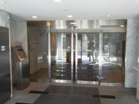 16/19 エントランス