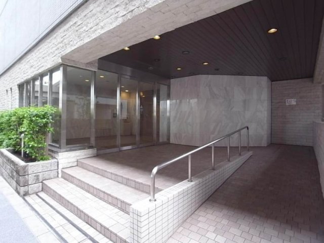 16/17 エントランス