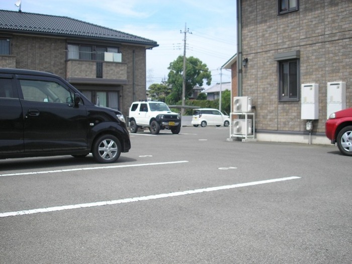 2/3 駐車場