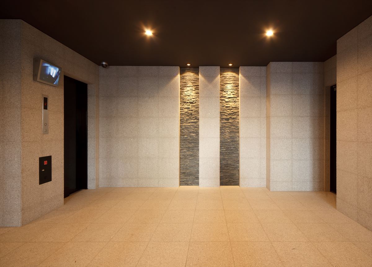 22/27 エントランス