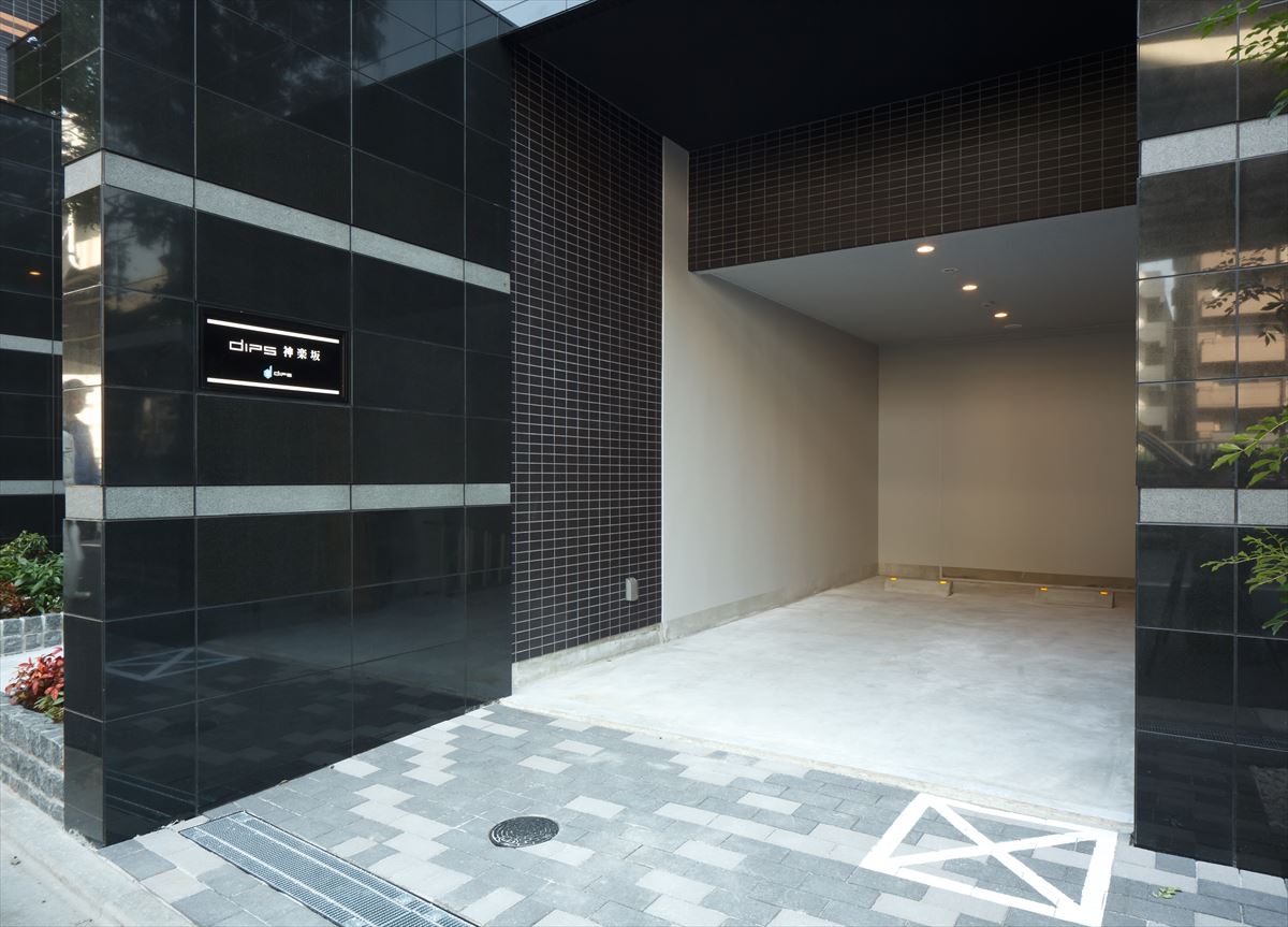 24/27 エントランス