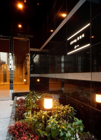 26/27 エントランス