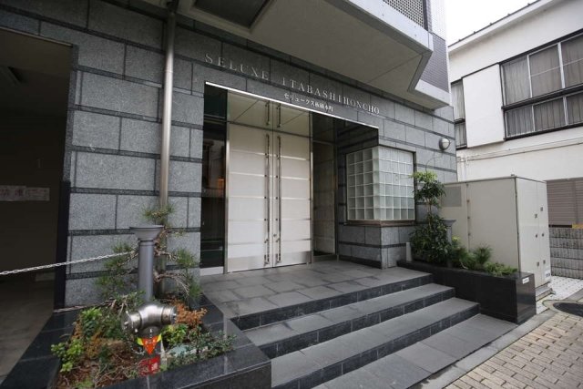 2/4 エントランス