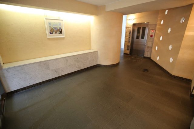 18/19 エントランス