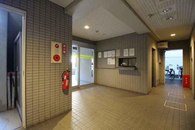 19/23 エントランス