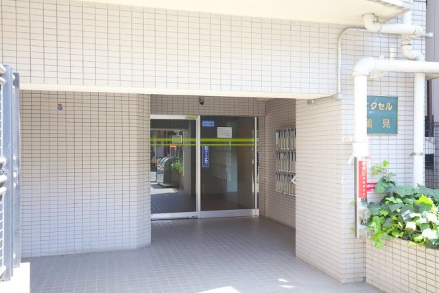 18/23 エントランス