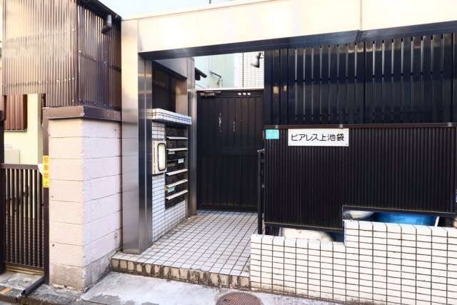 21/22 エントランス