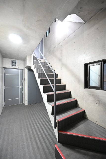 28/29 エントランス