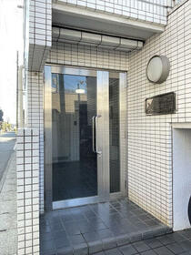 16/16 エントランス