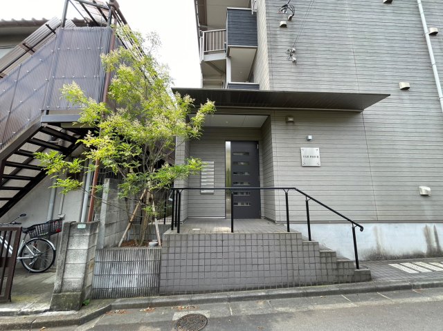 24/30 エントランス