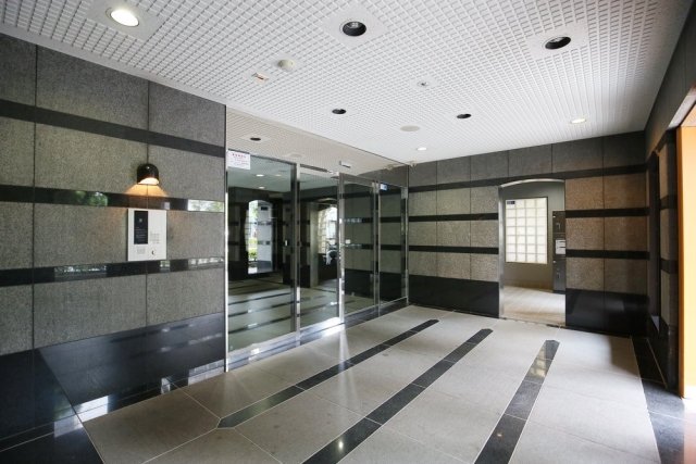 18/19 エントランス