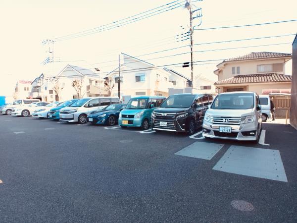 27/30 駐車場