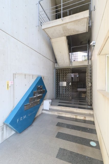 27/30 エントランス