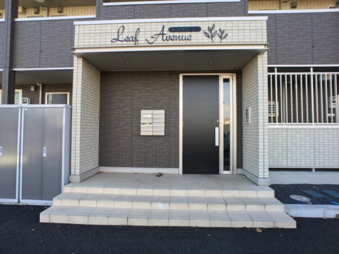 18/27 エントランス