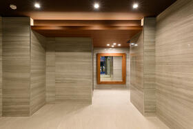 16/16 エントランス